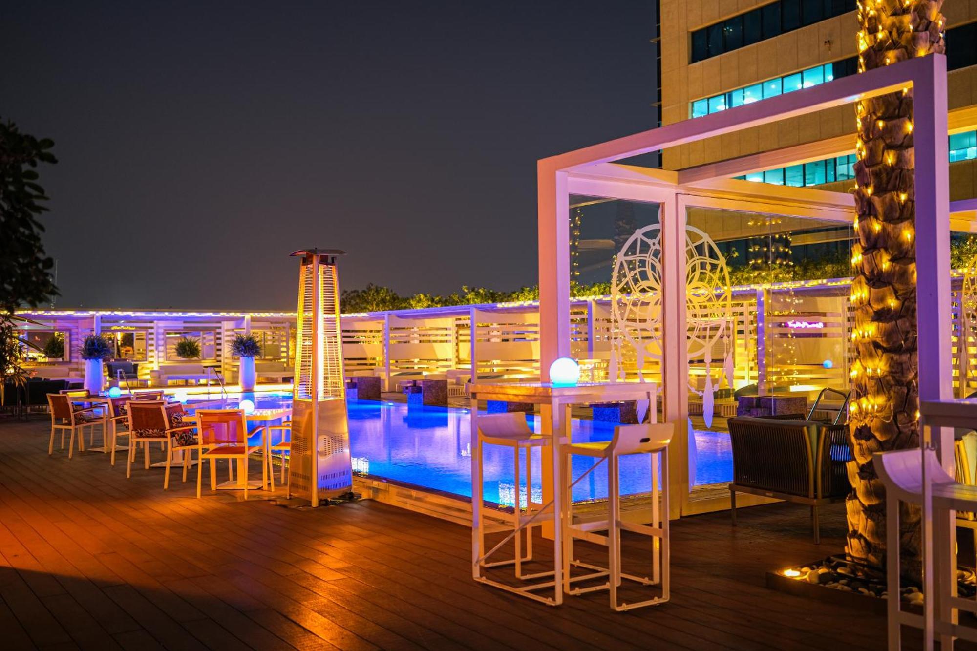Media One Hotel Dubai Esterno foto