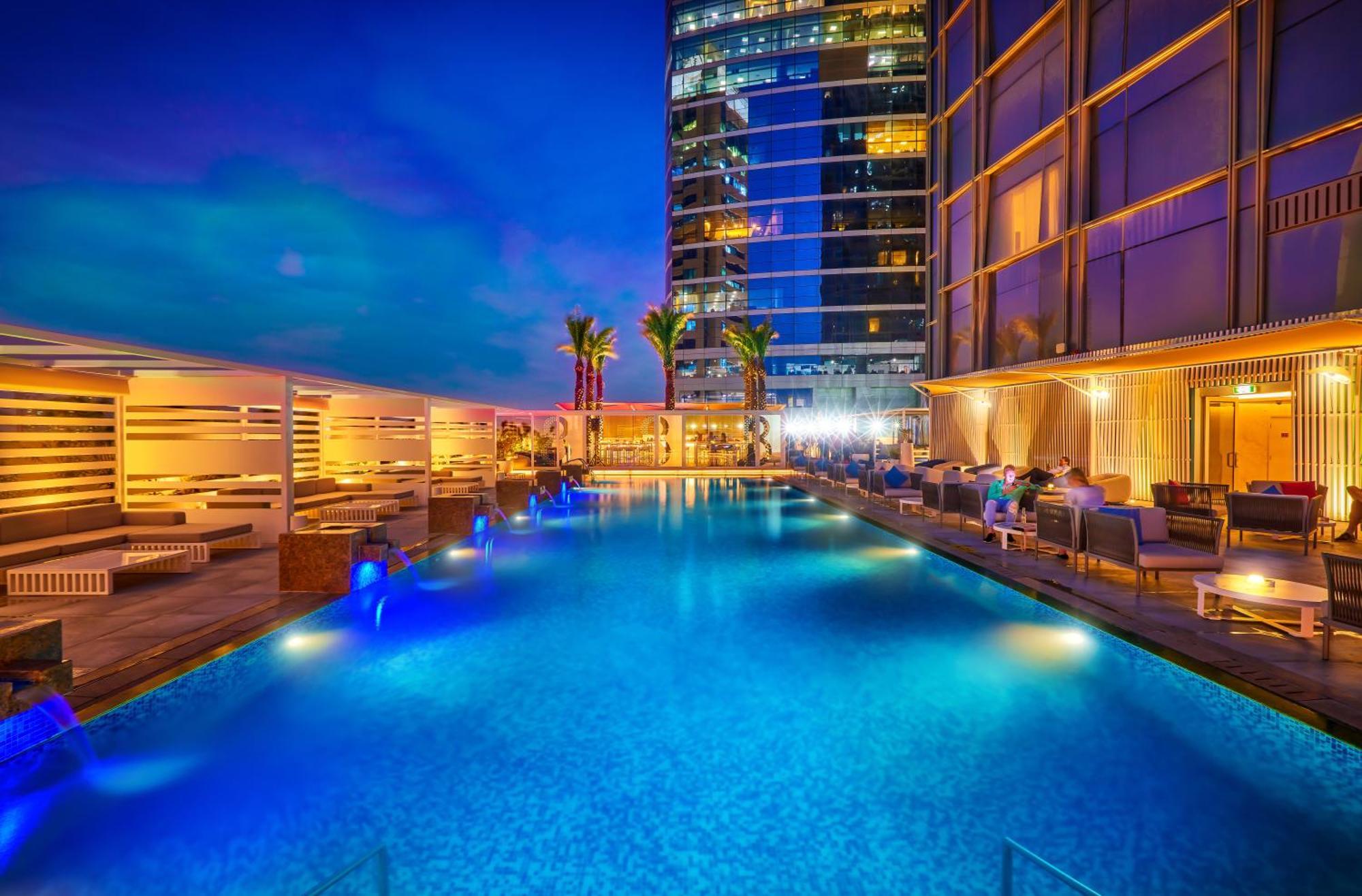 Media One Hotel Dubai Esterno foto