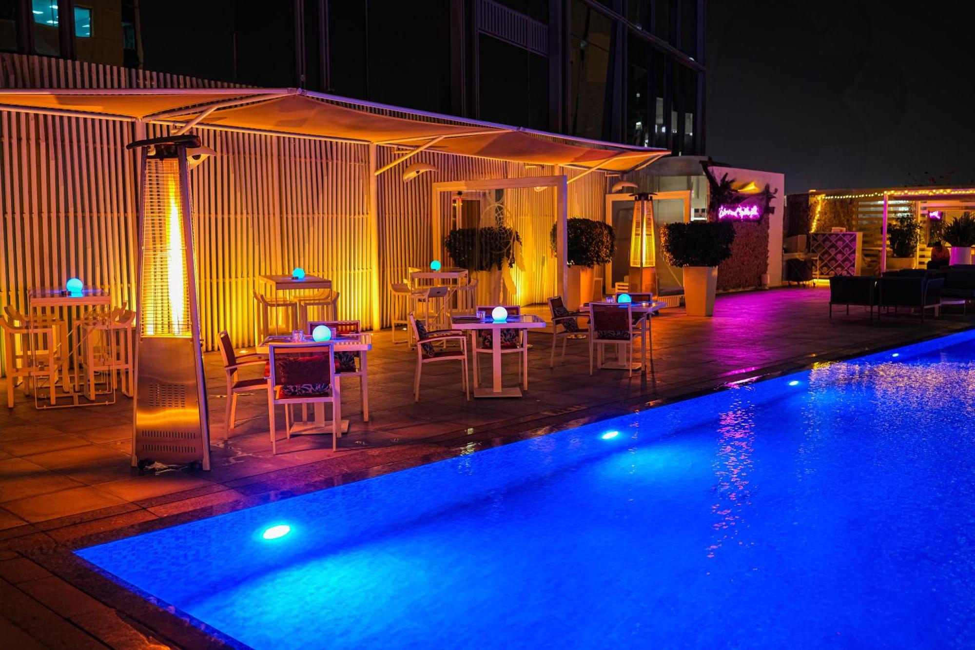 Media One Hotel Dubai Esterno foto